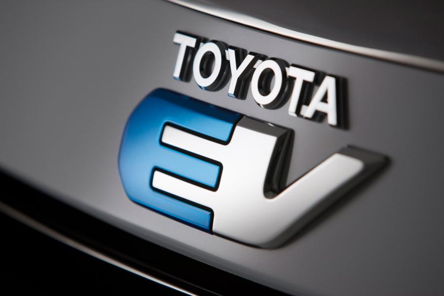  Toyota RAV4 EV Concept 2010 года  (фото 28 из 48)
